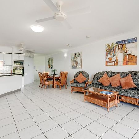 Beachfront Apartments On Trinity Beach Esterno foto