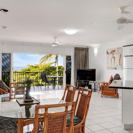 Beachfront Apartments On Trinity Beach Esterno foto