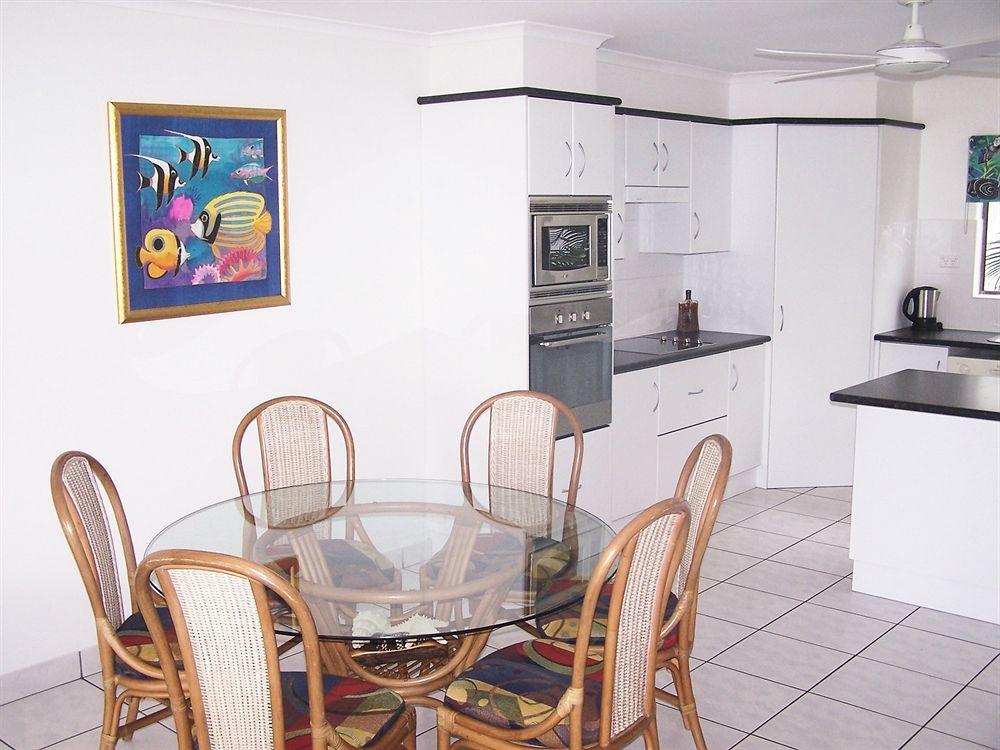 Beachfront Apartments On Trinity Beach Esterno foto