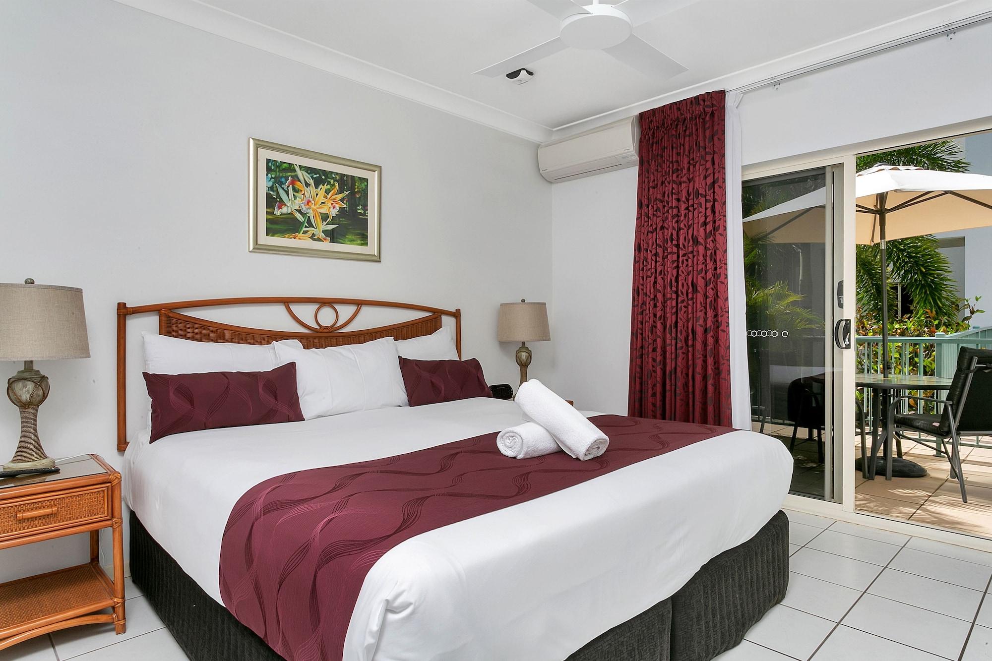 Beachfront Apartments On Trinity Beach Esterno foto