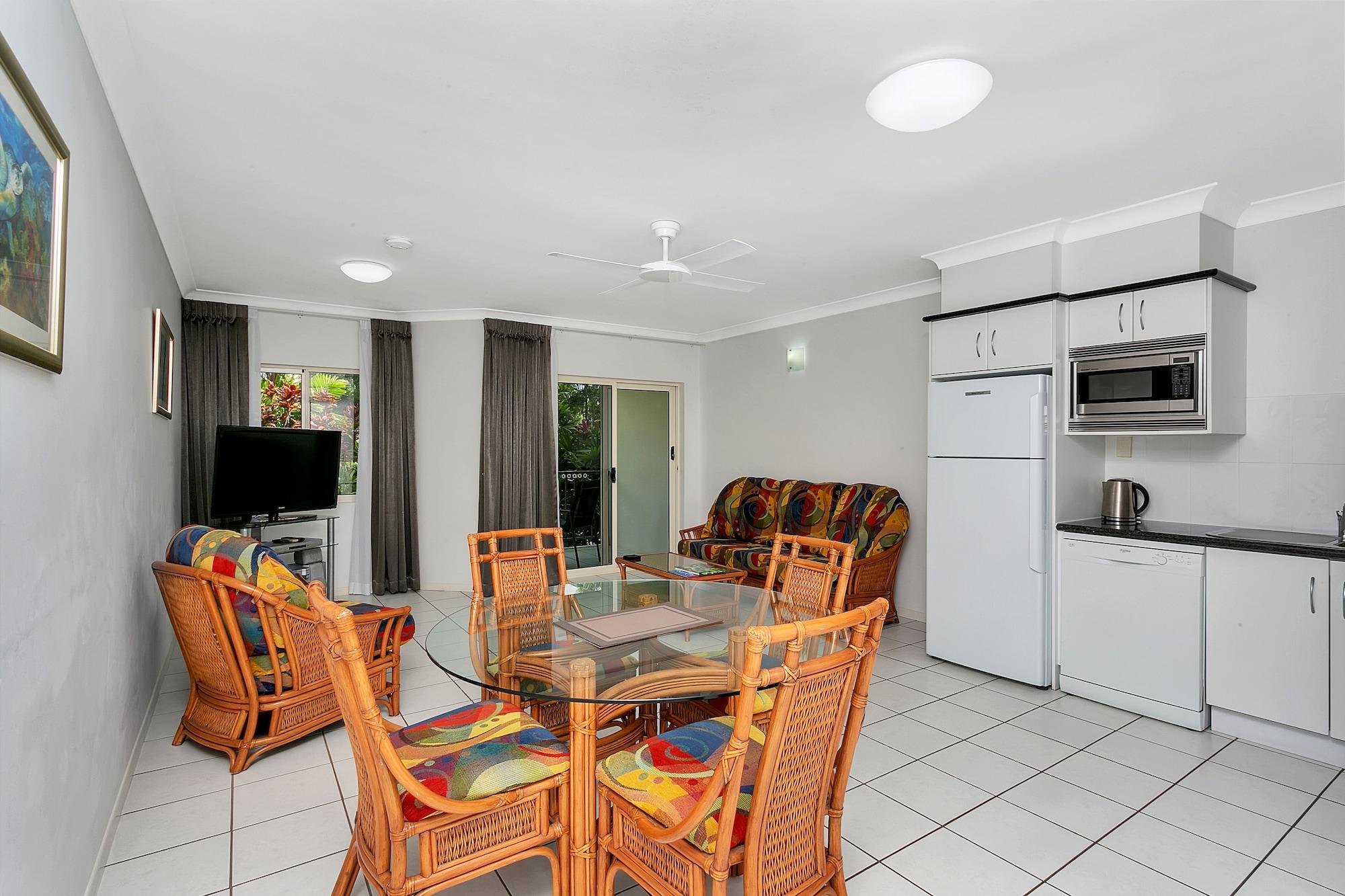 Beachfront Apartments On Trinity Beach Esterno foto