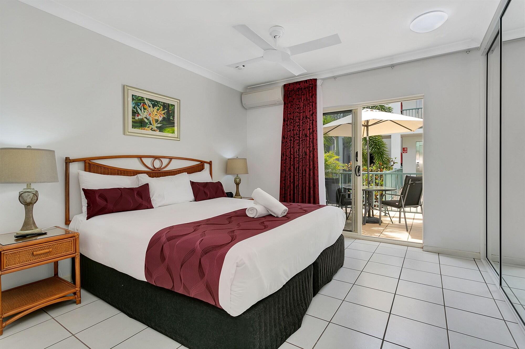 Beachfront Apartments On Trinity Beach Esterno foto