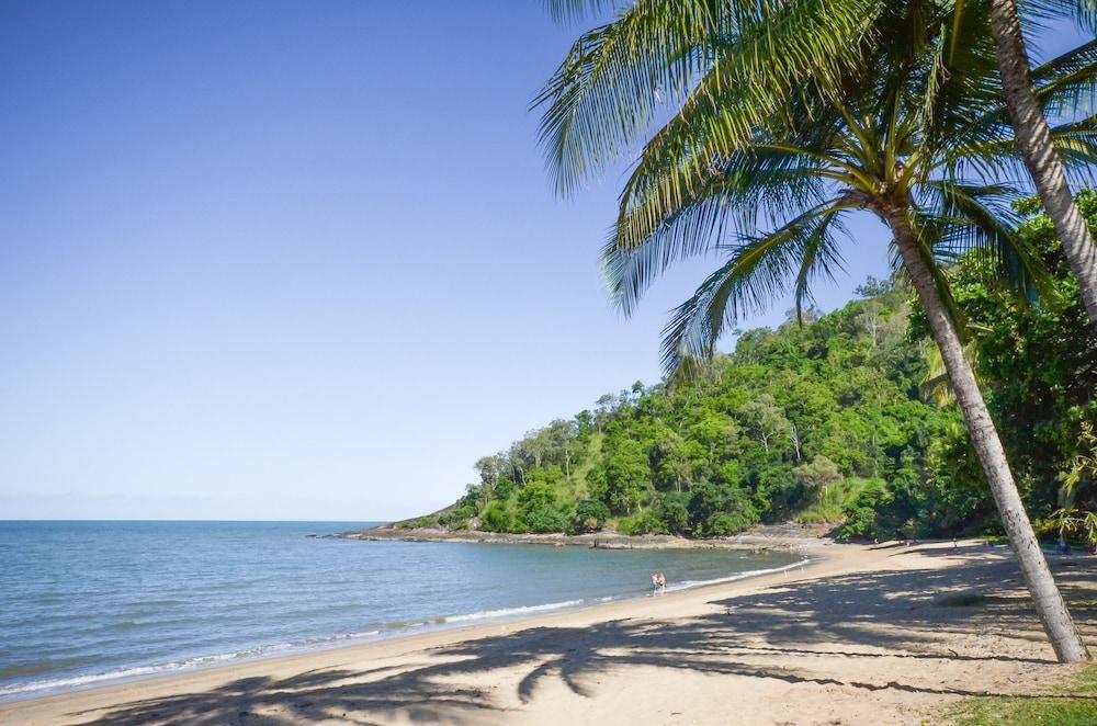 Beachfront Apartments On Trinity Beach Esterno foto