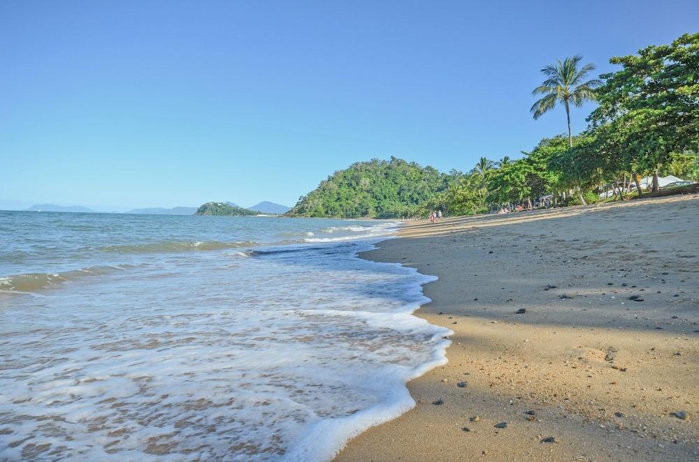 Beachfront Apartments On Trinity Beach Esterno foto