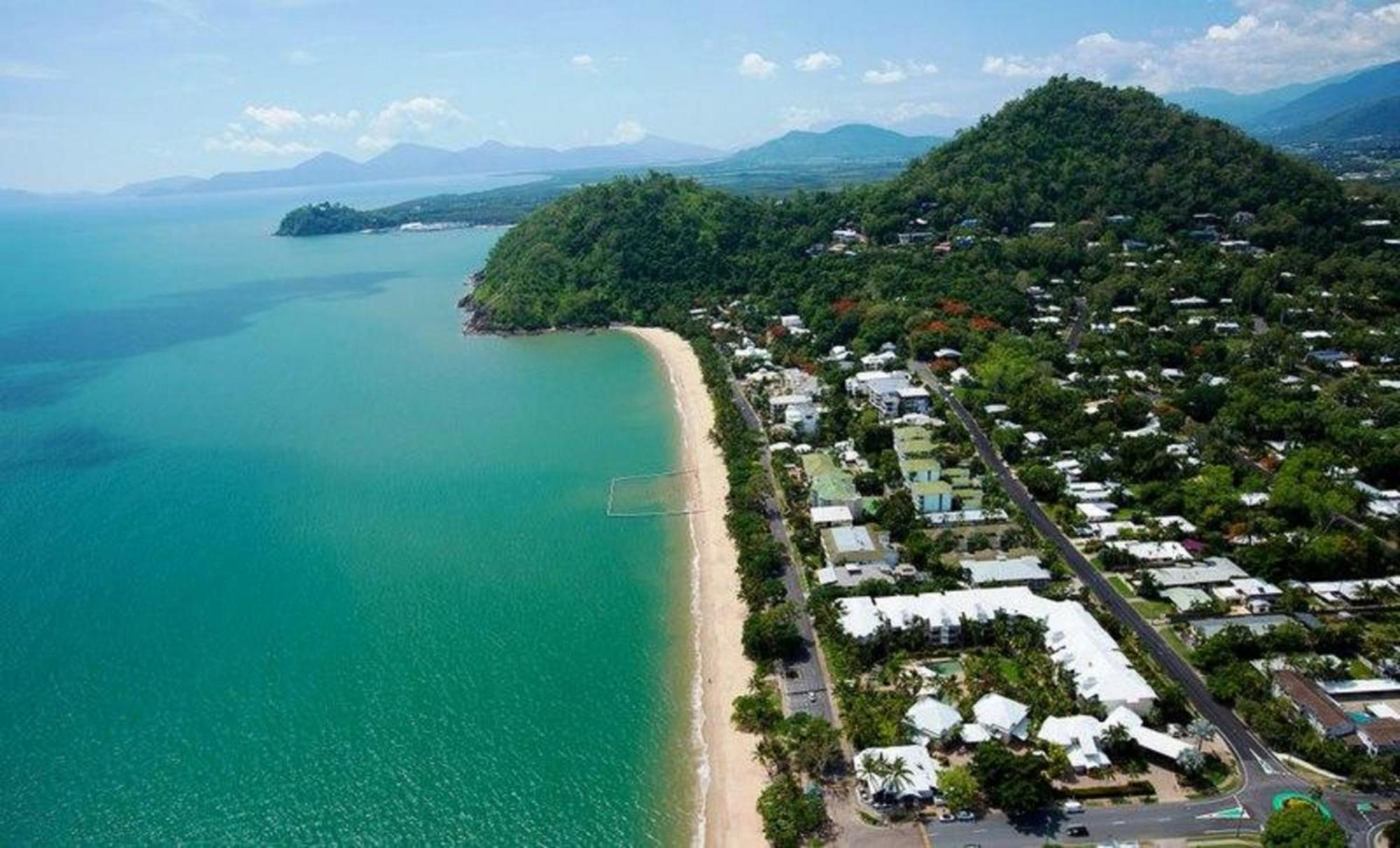 Beachfront Apartments On Trinity Beach Esterno foto