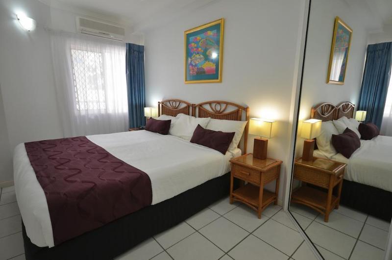 Beachfront Apartments On Trinity Beach Esterno foto