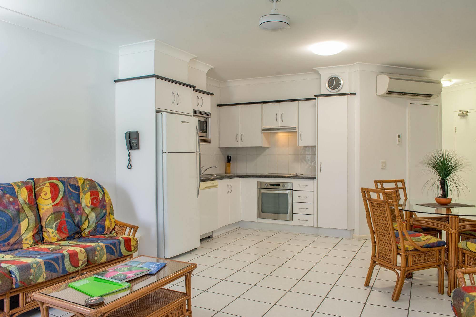 Beachfront Apartments On Trinity Beach Esterno foto