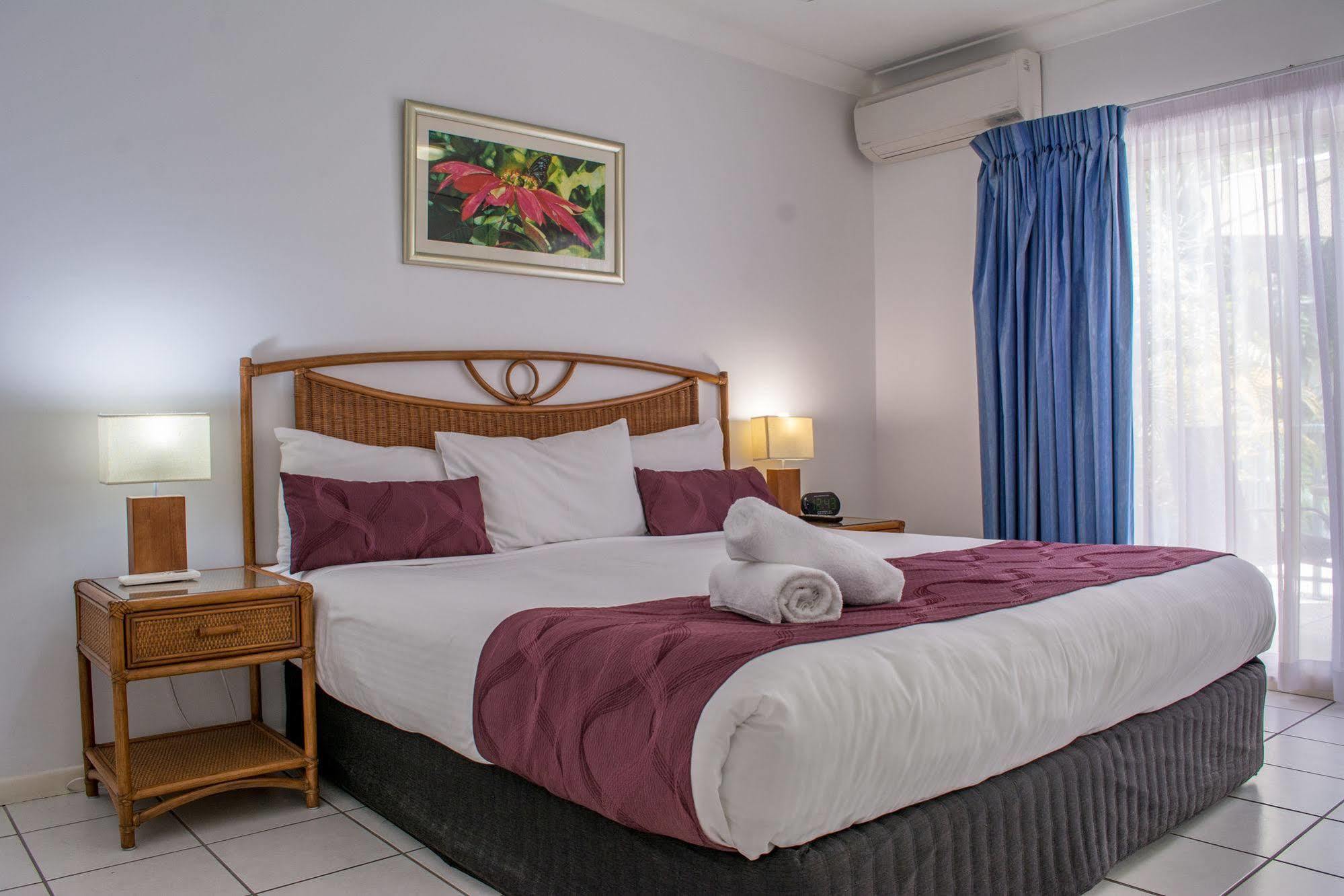 Beachfront Apartments On Trinity Beach Esterno foto