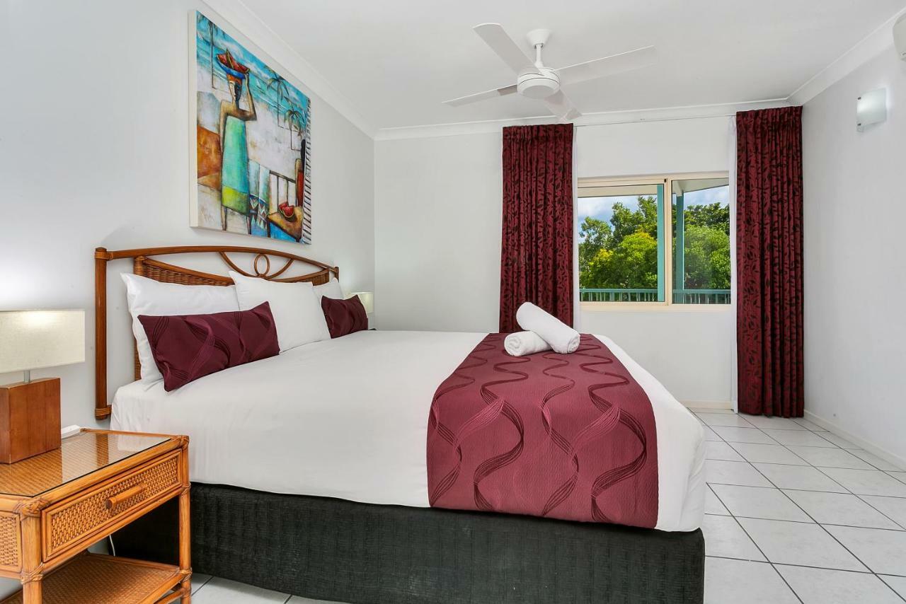 Beachfront Apartments On Trinity Beach Esterno foto