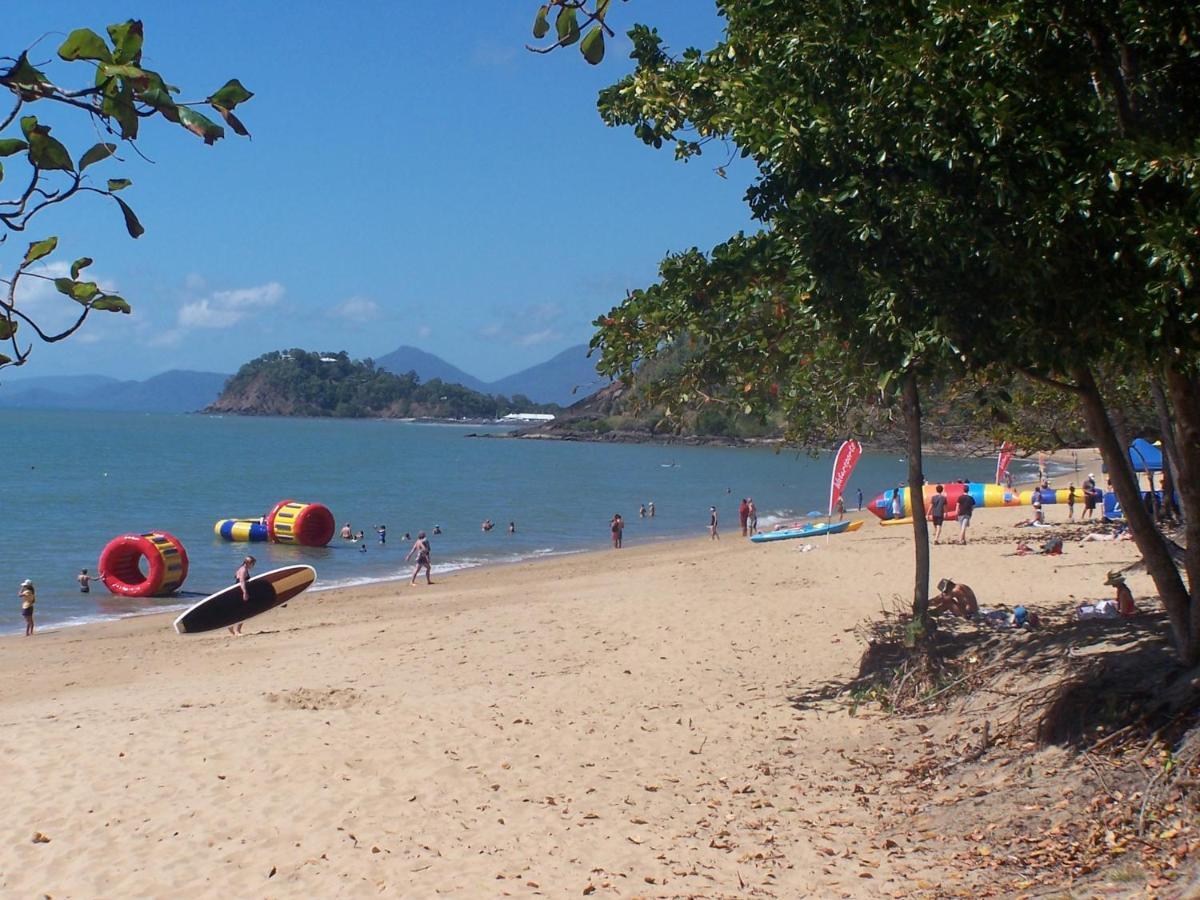 Beachfront Apartments On Trinity Beach Esterno foto